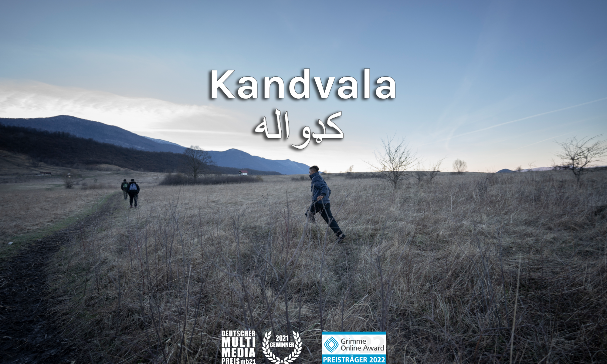 "Kandvala" - eine Person rennt in der Ferne über eine Grasbewachsene Landschaft