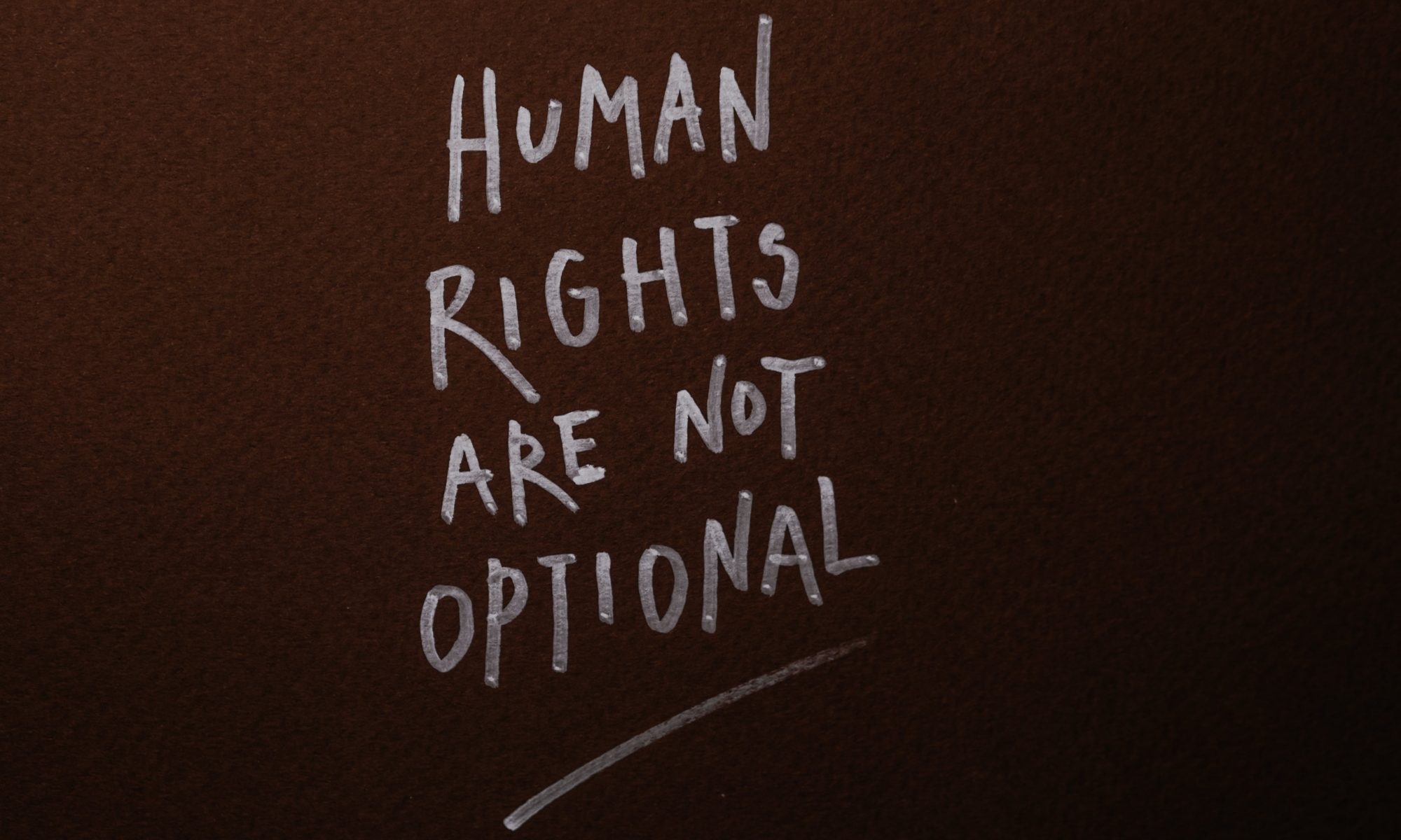 Schrift: Human rights are not optional - deutsch: Menschenrechte sind nicht optional