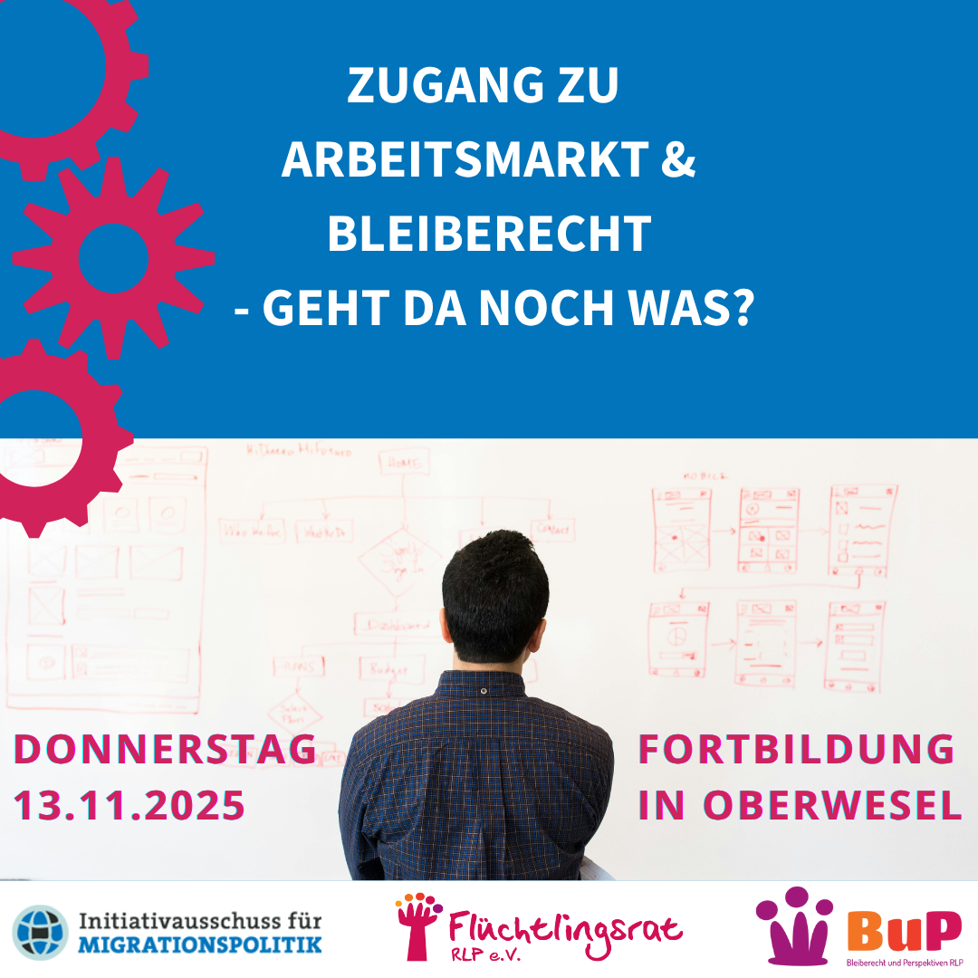 Einladungsbild zur Fortbildung "Zugang zu Arbeitsmarkt und Bleiberecht - geht da noch was?" Auf dem Foto ist eine Person mit kurzen Haaren von hinten zu sehen. Die Person steht nachdenklich vor einer Tafel.