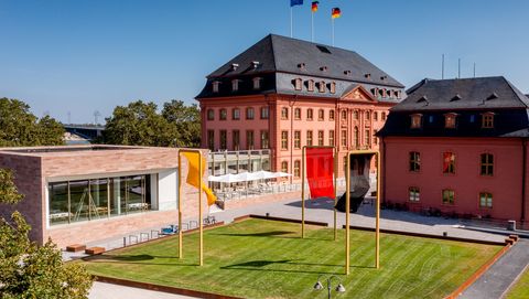 Bild vom rheinland-pfälzischen Landtag, Außenansicht